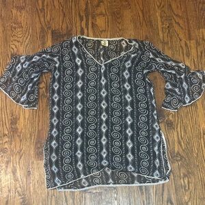 Elegant Black and White Patterned Women's Top